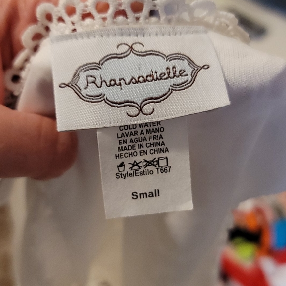 White top - Picture 7 of 9